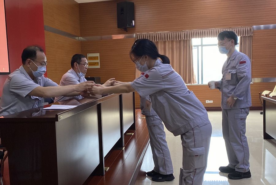 徒弟向师傅敬茶 (1).jpg