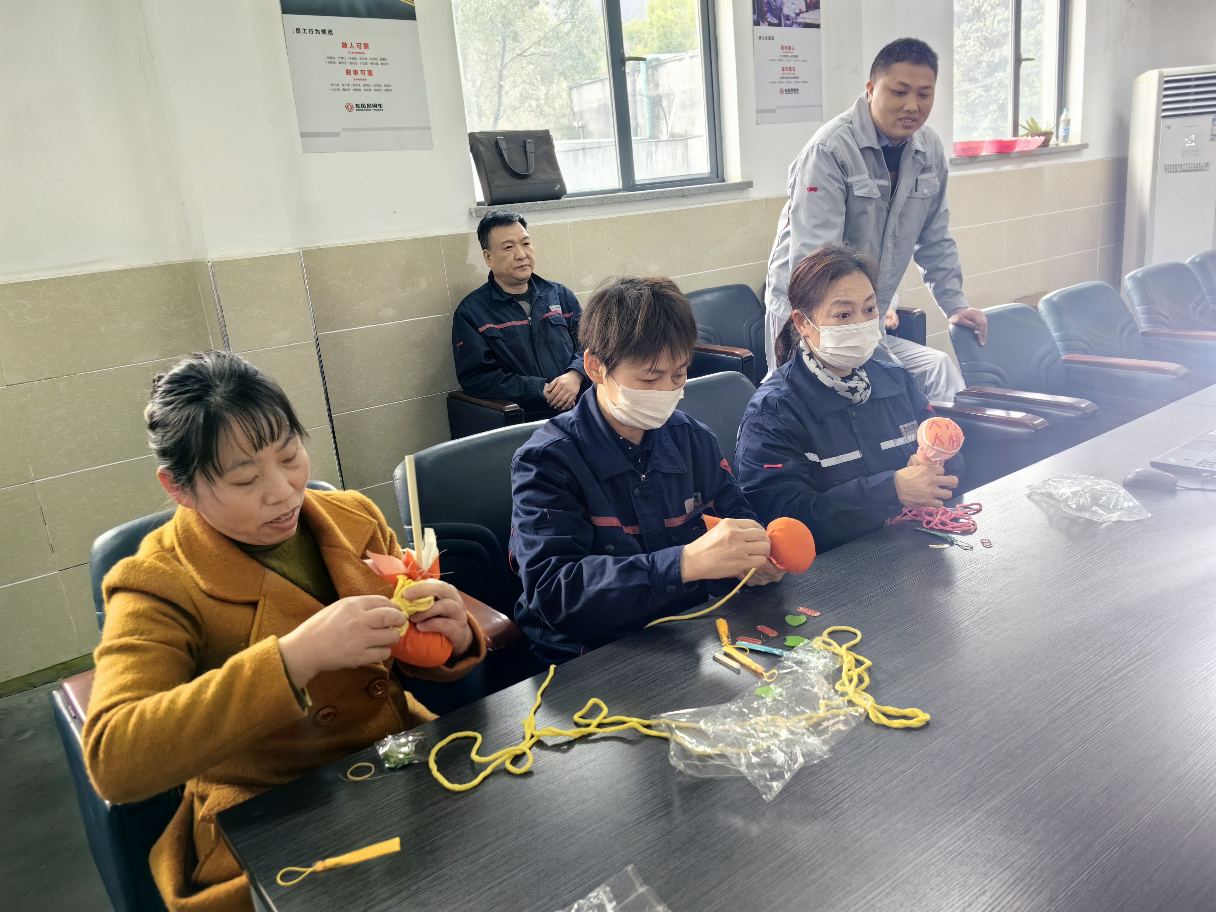 手工制作中.jpg